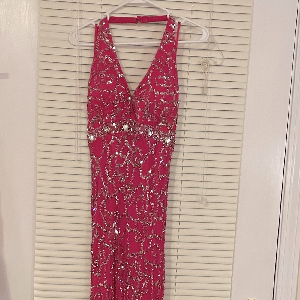 Beautiful juniors formal worn once-comes with dress bag it’s been kept in